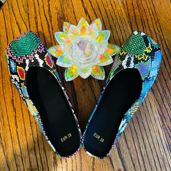 unbranded Shoes - Colorful EU 38 Snake Print Flats. New without box